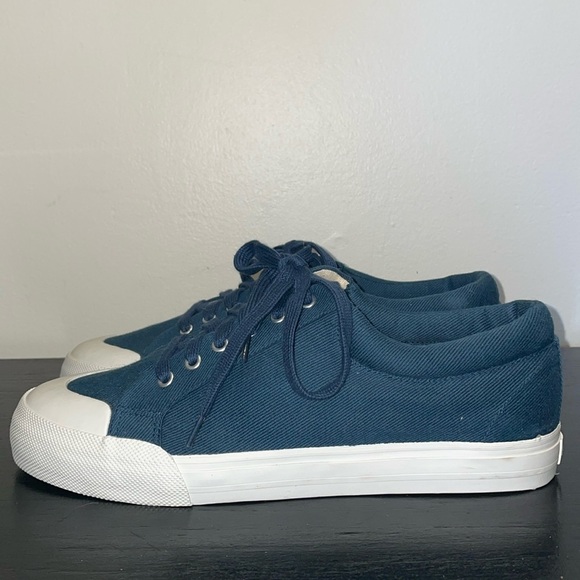 L.L. Bean Men’s Canvas Sneakers.  Top Siders.  Size 10.  Non marking soles. - Picture 4 of 14